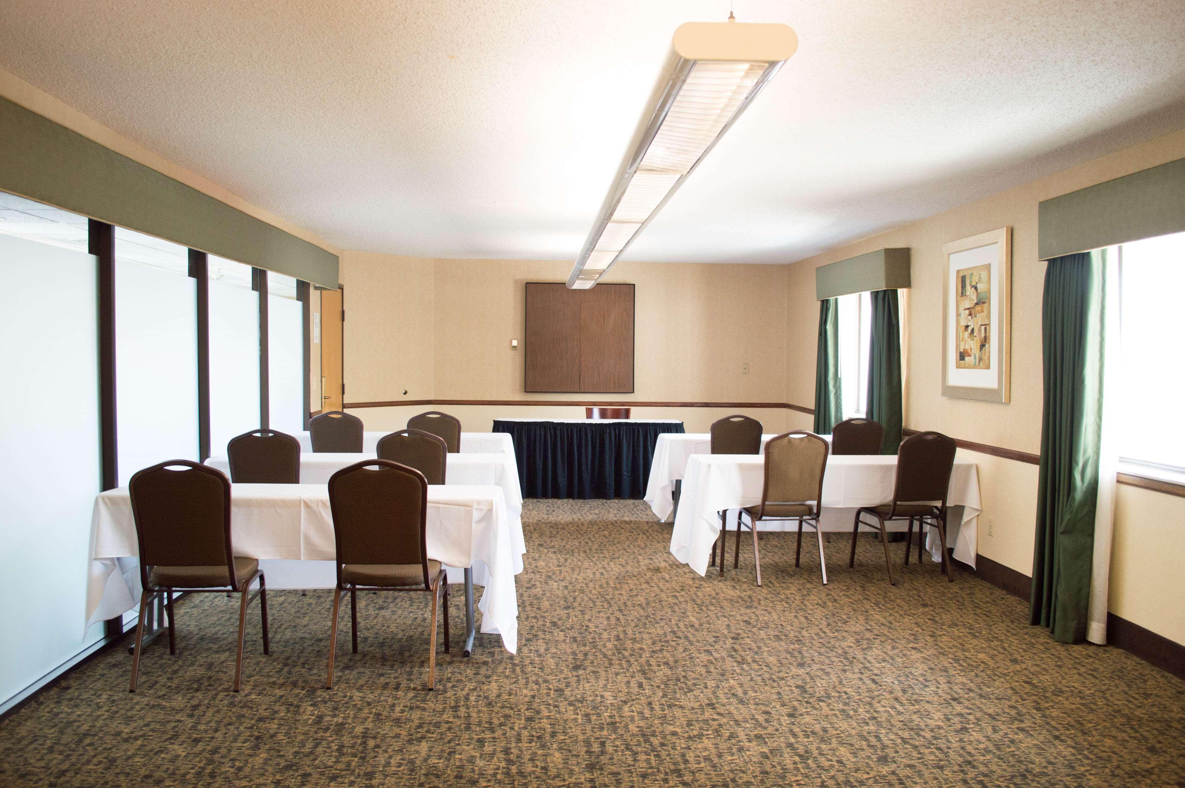 Radisson Detroit-farmington Hills 3*