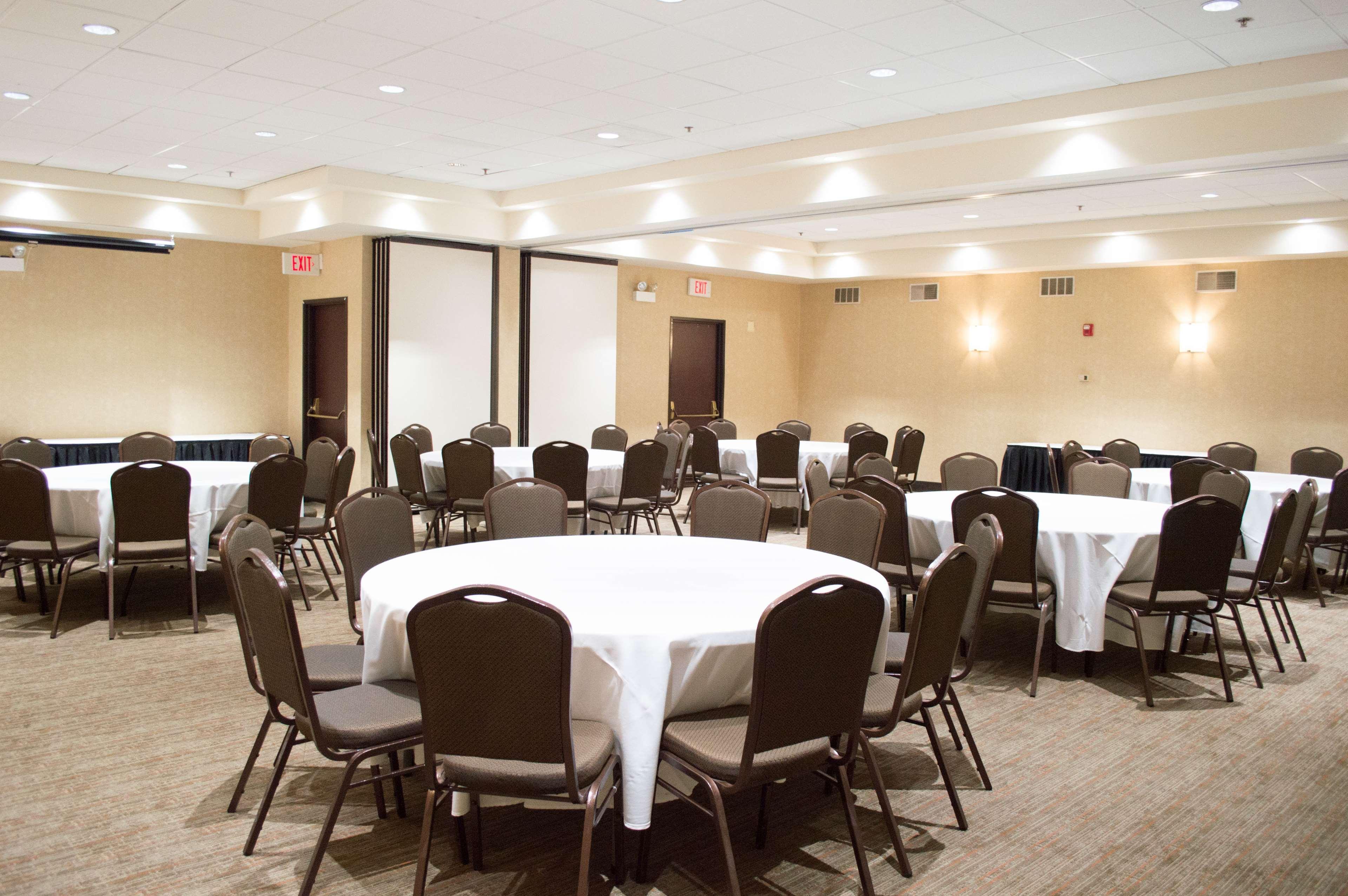 Radisson Detroit-farmington Hills 3*